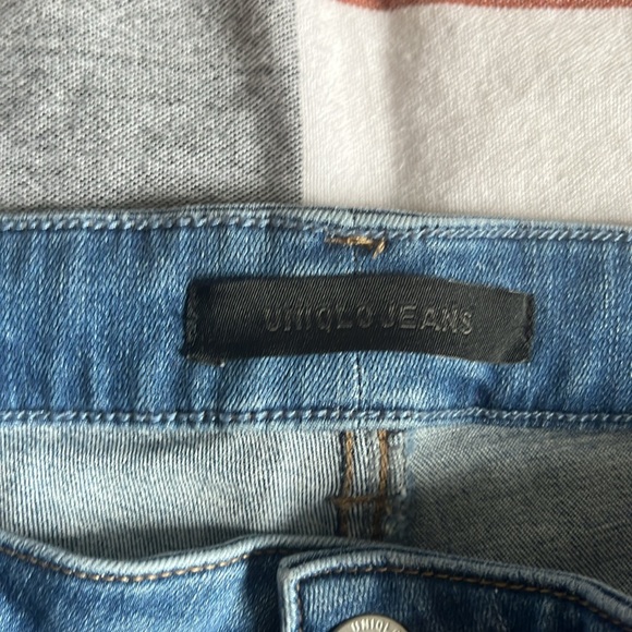 ✨2for20✨ Uniqlo medium wash jeans - Picture 4 of 12